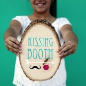 rustic-kissing-booth-sign