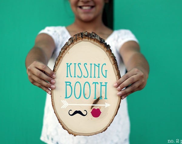 rustic-kissing-booth-sign