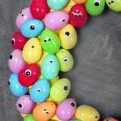 googly-eyes-easter-egg-wreath