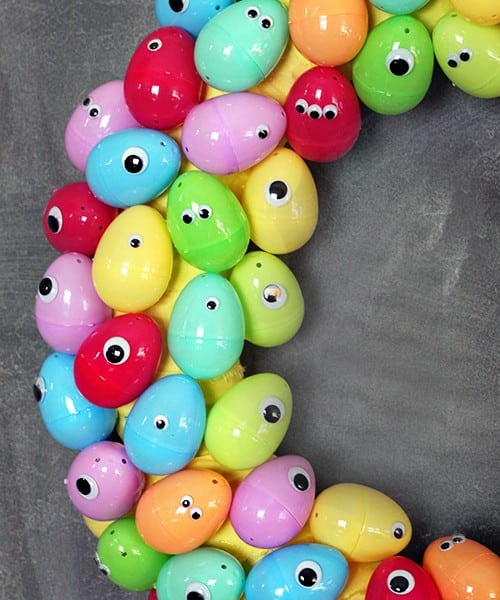googly-eyes-easter-egg-wreath