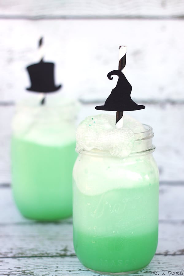 wicked witch of the west wizard of oz punch, see more at http://homemaderecipes.com/course/drinks/15-halloween-punch-recipes