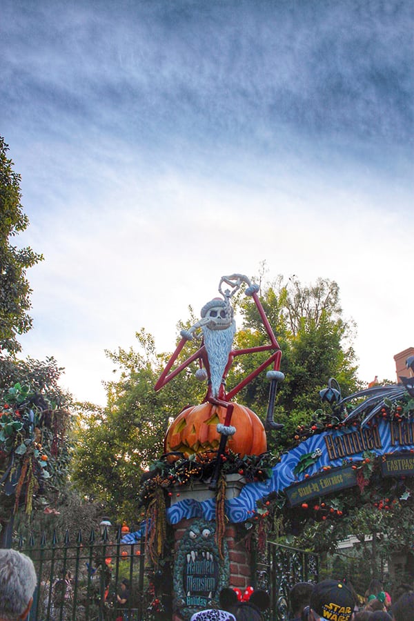 Disneyland Halloween Time Tips and Tricks - all the best things to eat, drink and see!