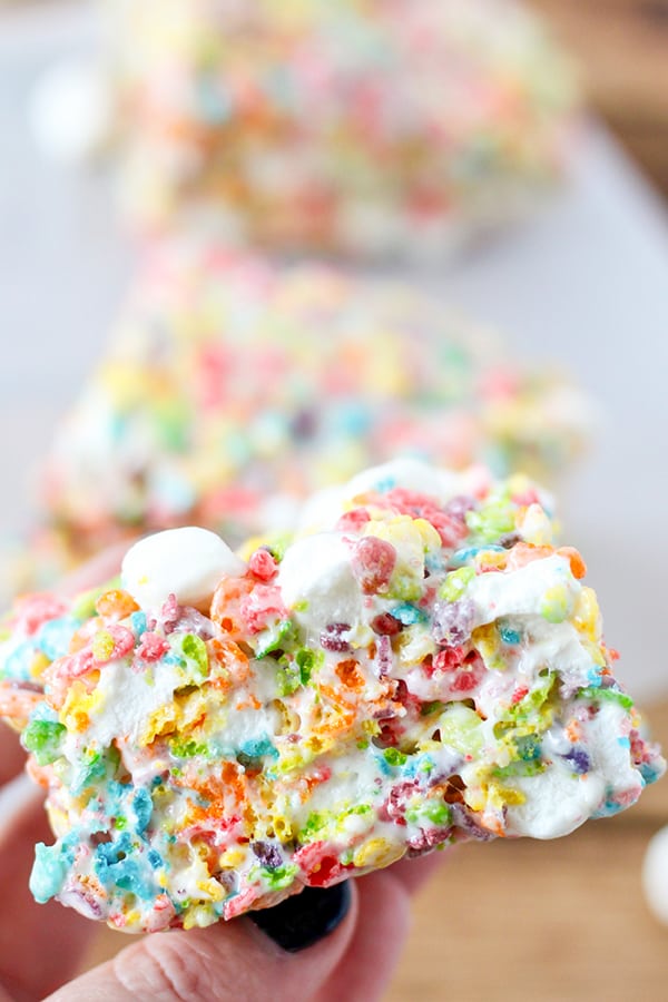 Rainbow Marshmallow Dream Bars - the ultimate Fruity Pebbles treats! 